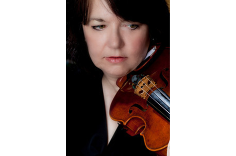 Donna Sarrat, violin