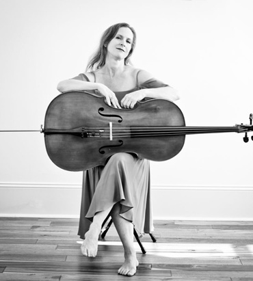 Jeanne Jaubert playing the cello