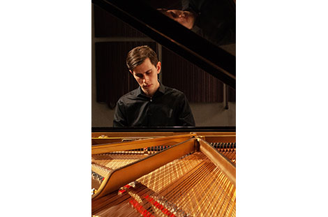 Dr. Daniel Linder, piano