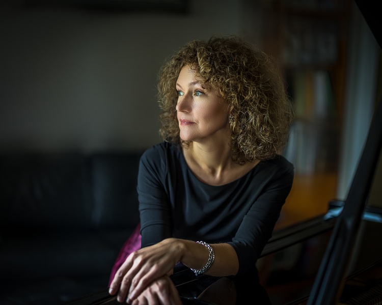 Irina Lupines, piano