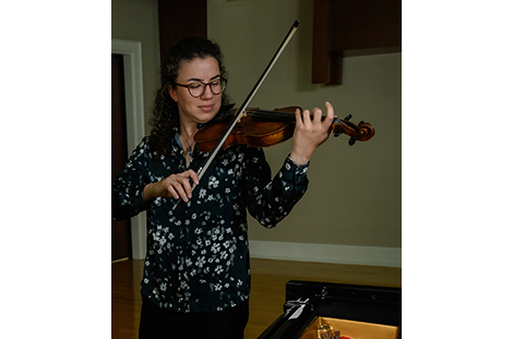 Sila Darville, violin