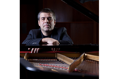 Ilia Radoslavov, piano