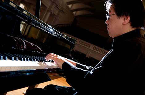 Sung Hoon Mo, piano