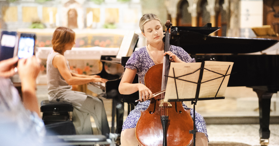 cello student